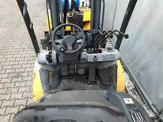 Használt targonca KOMATSU FG30T-16 GAS VIERRADFRONTSTAPLER (13068989)