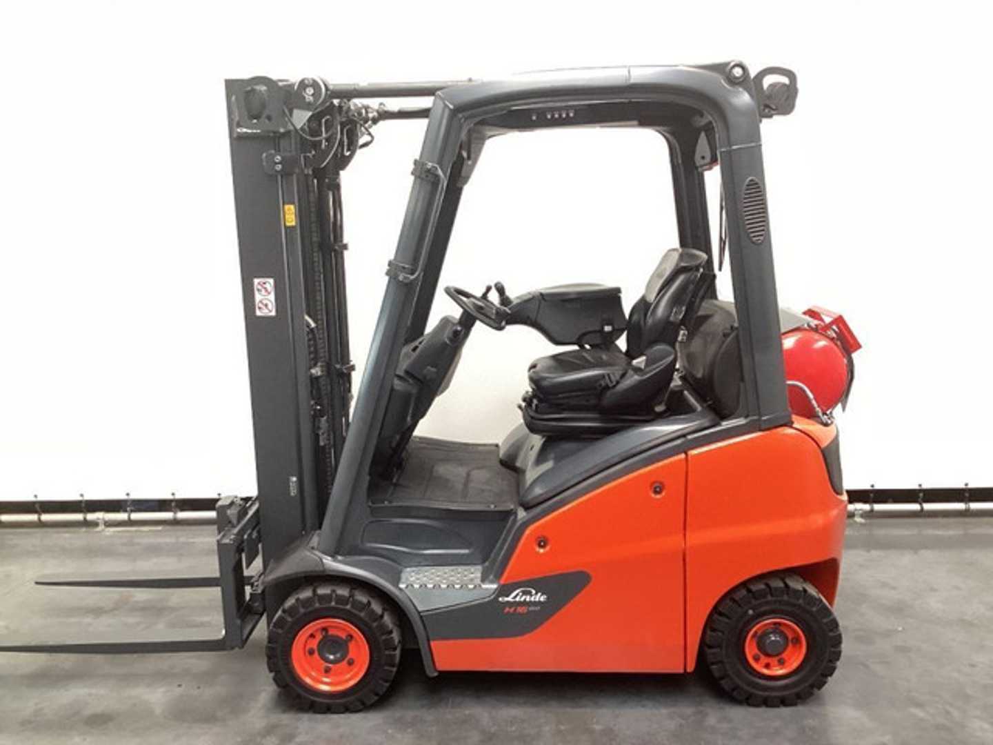 Használt targonca LINDE 391 H 16 T-01 GAS VIERRADFRONTSTAPLER (12999177)