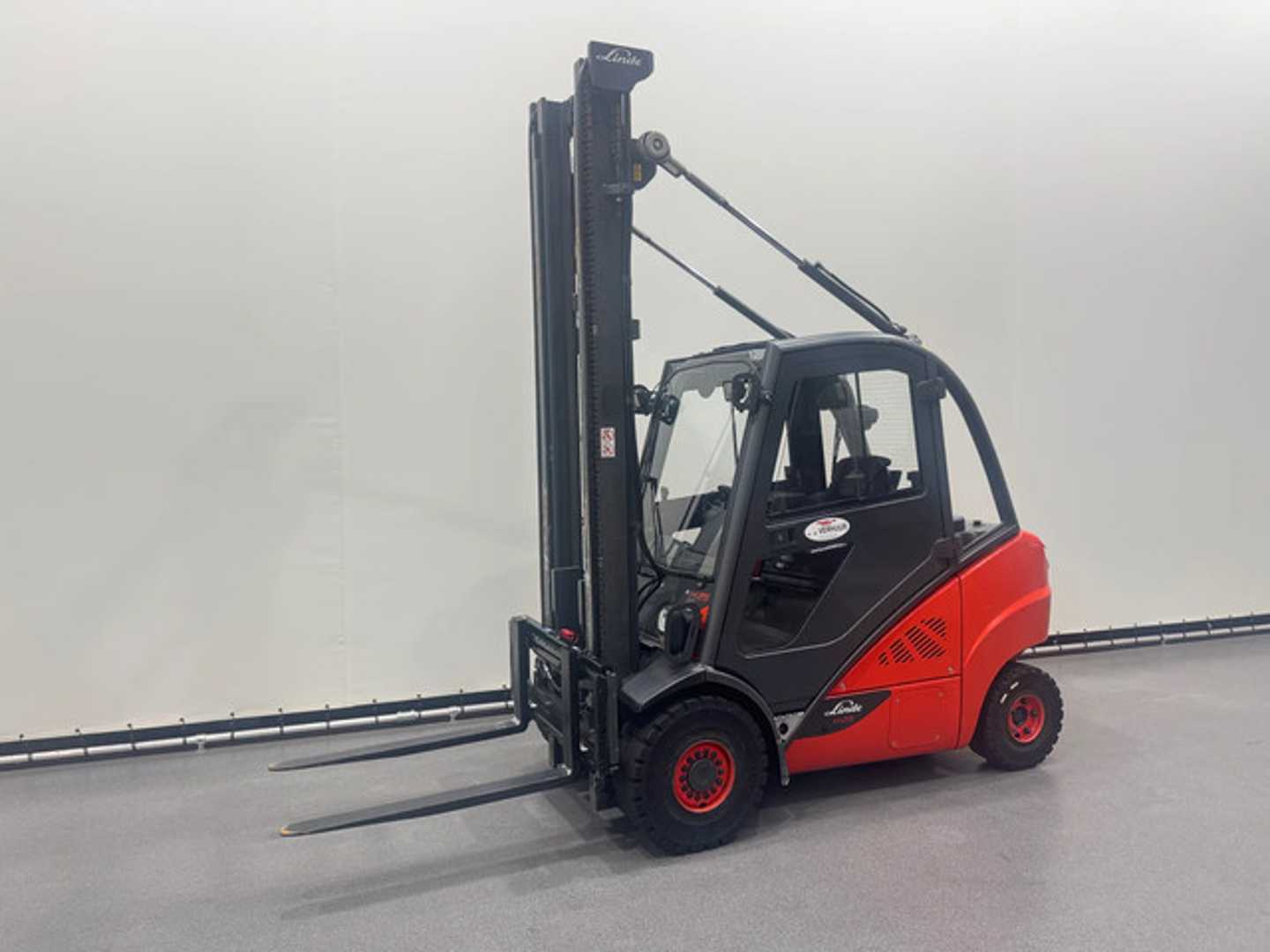 Használt targonca LINDE 393 H 25 D-02/600 DIESEL VIERRADFRONTSTAPLER (13005188)