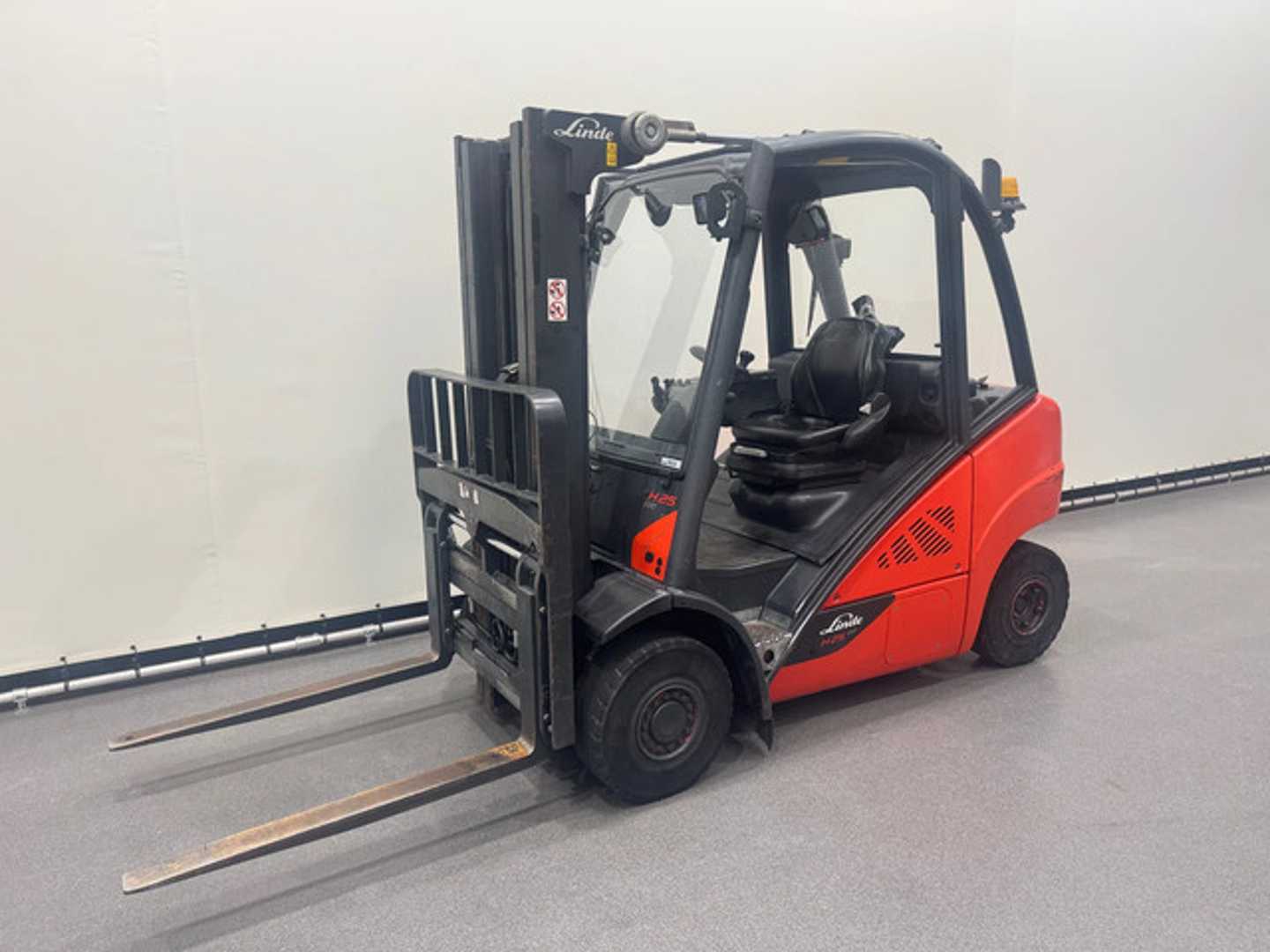 Használt targonca LINDE 393 H 25 D-02 DIESEL VIERRADFRONTSTAPLER (13073366)