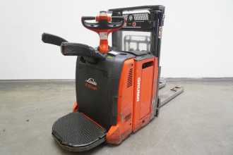Használt targonca LINDE D 12 HP AP 133 ELEKTRO HOCHHUBWAGENFAHRERSTAND (13018953) backdrop