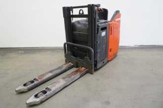 Használt targonca LINDE D 12 HP SP 133 ELEKTRO HOCHHUBWAGENFAHRERSTAND (13009252)