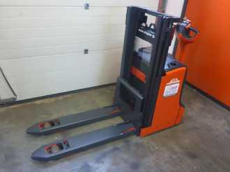 Használt targonca LINDE D08 ELEKTRO HOCHHUBWAGENDEICHSEL (13036624)