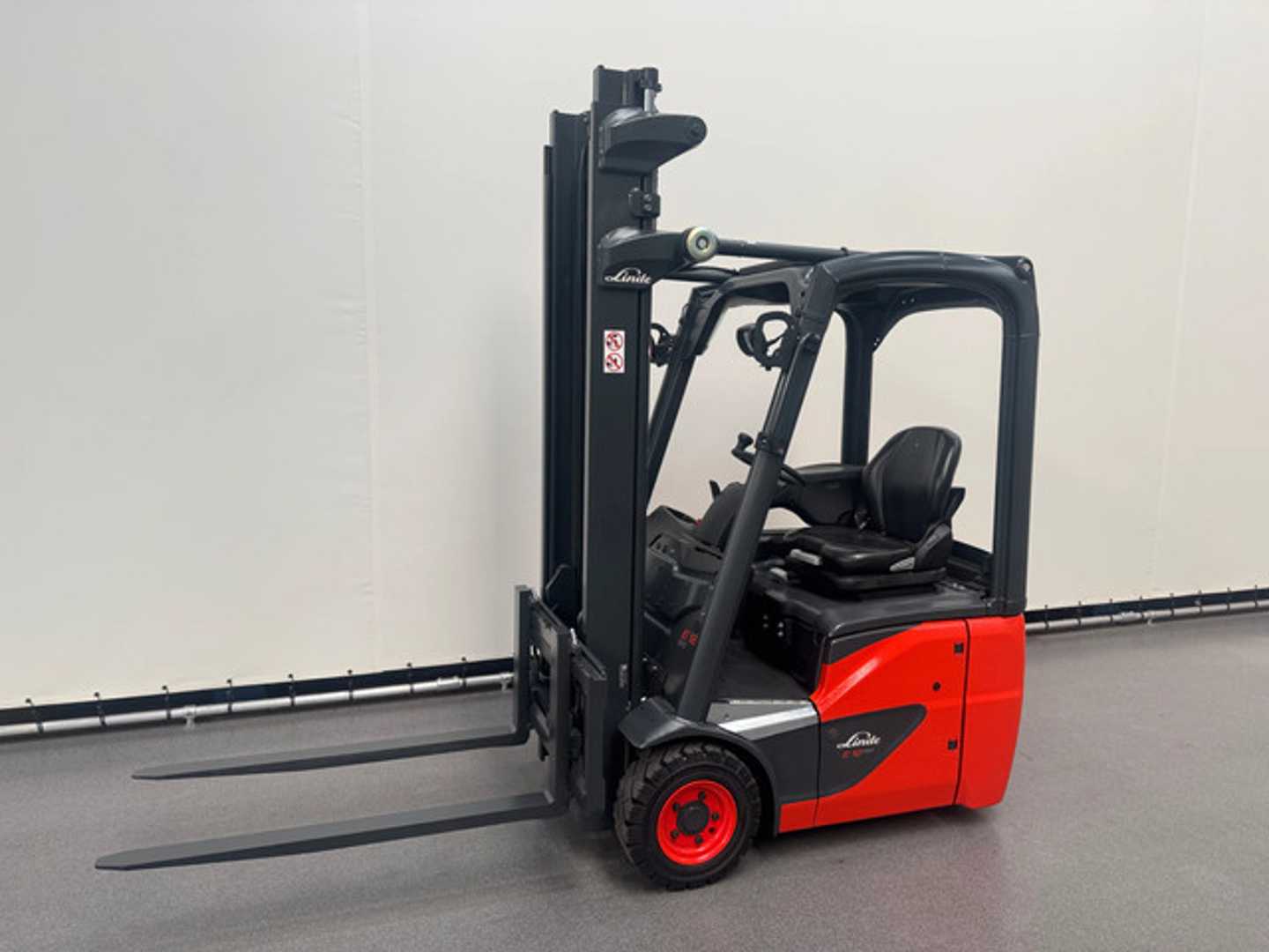 Használt targonca LINDE E 12-02 ELEKTRO VIERRADFRONTSTAPLER (13071649)