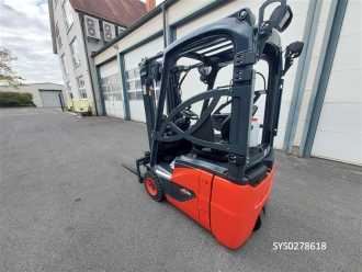 Használt targonca LINDE E 12 ELEKTRO DREIRADFRONTSTAPLER (13068261)