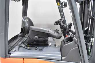Használt targonca LINDE E 14 - 02 /58593/ ELEKTRO DREIRADFRONTSTAPLER (13074555)