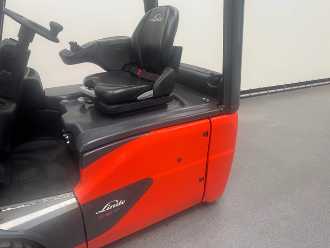 Használt targonca LINDE E 16-02 ELEKTRO VIERRADFRONTSTAPLER (13049929)