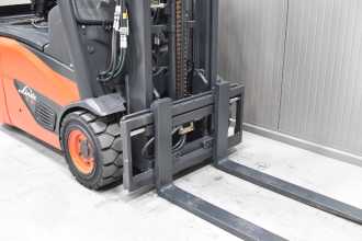 Használt targonca LINDE E 16 C - 02 /57332/ ELEKTRO DREIRADFRONTSTAPLER (13049954)