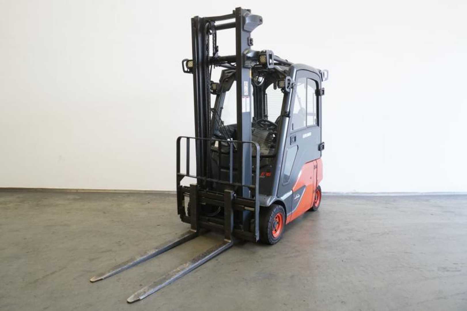 Használt targonca LINDE E 16 P EVO 386-02 ELEKTRO VIERRADFRONTSTAPLER (13073523)