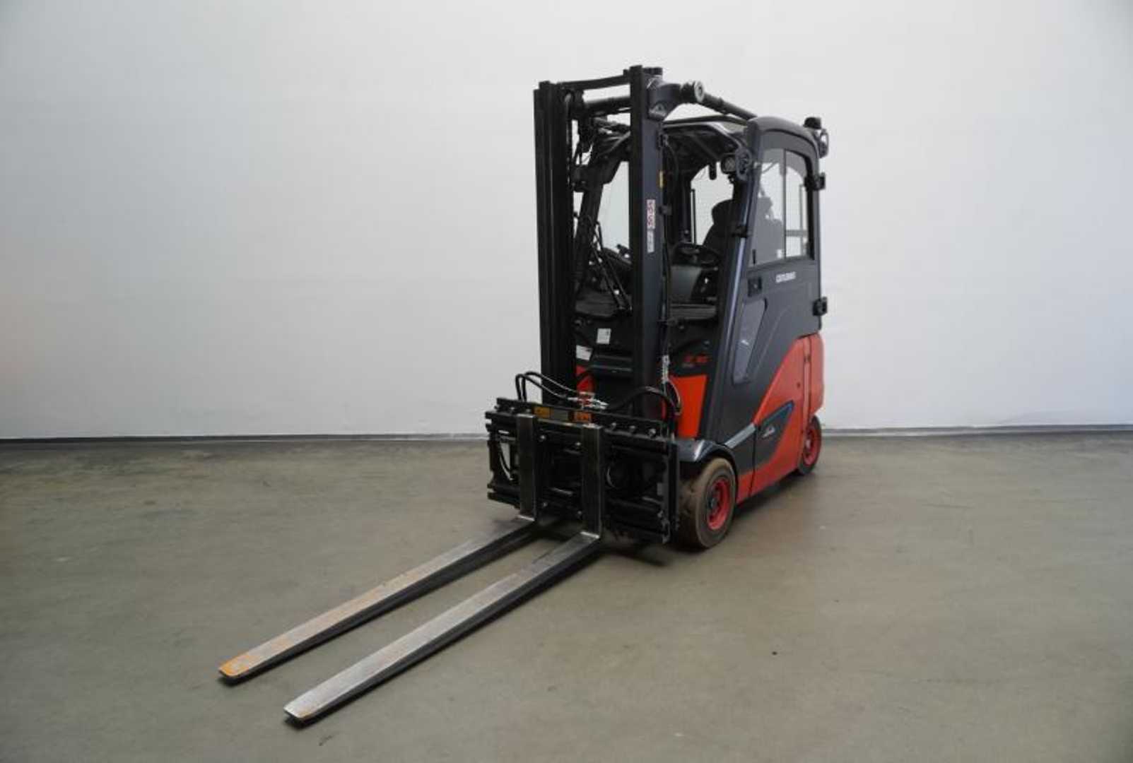 Használt targonca LINDE E 16 PH EVO 386-02 ELEKTRO VIERRADFRONTSTAPLER (13067093)