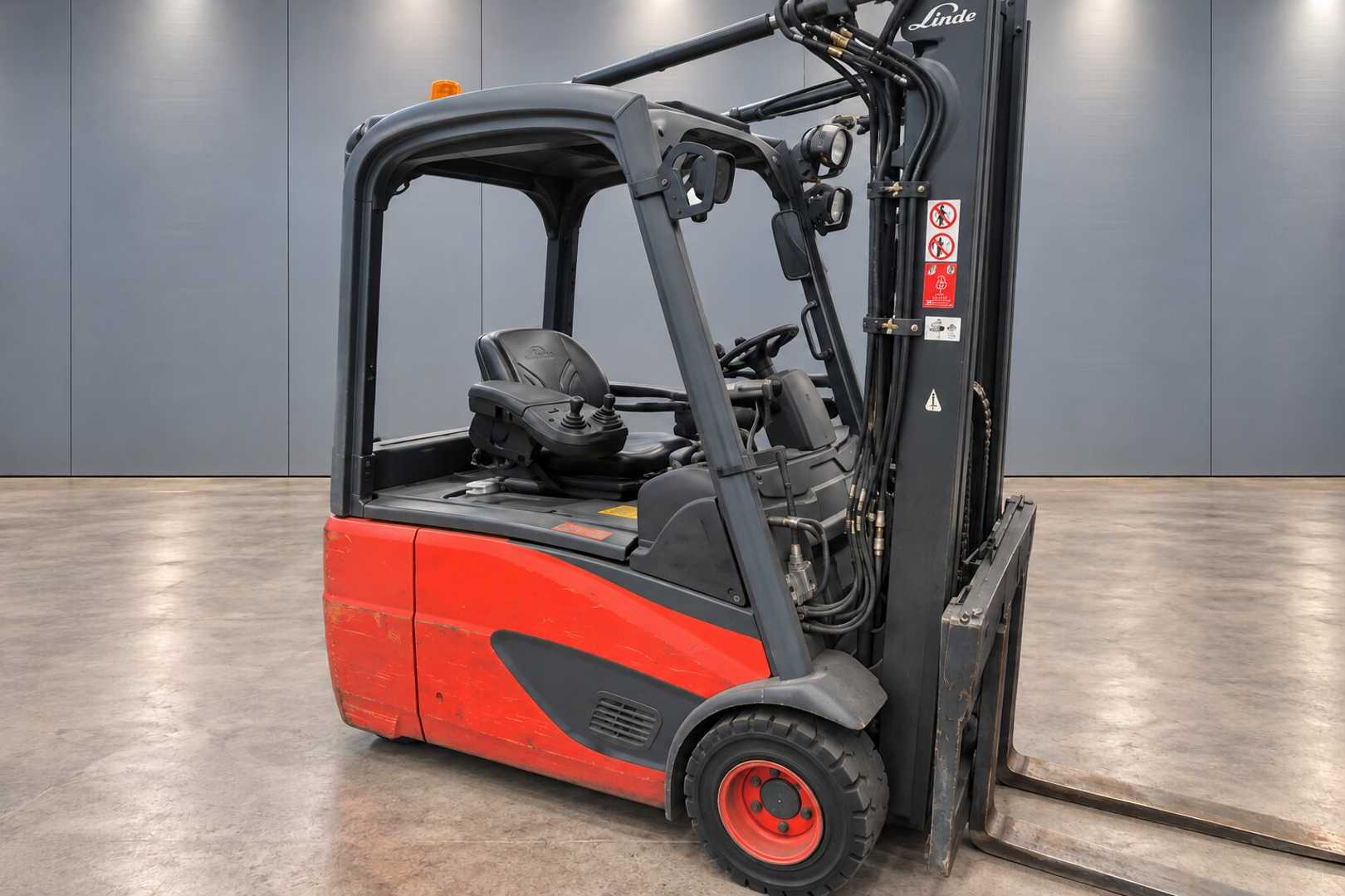 Használt targonca LINDE E 18 - 01 /58691/ ELEKTRO DREIRADFRONTSTAPLER (13074752)