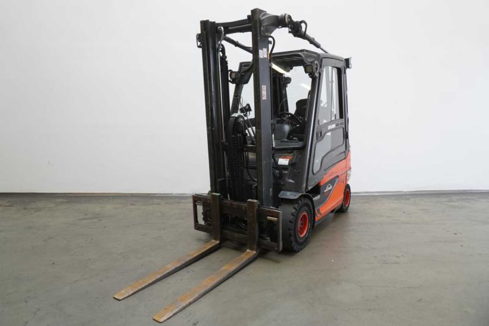 Használt targonca LINDE E 20 387 ELEKTRO VIERRADFRONTSTAPLER (13074282)