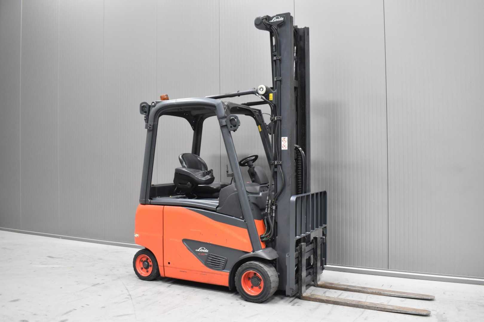 Használt targonca LINDE E 20 PH - 02 /58599/ ELEKTRO VIERRADFRONTSTAPLER (13071835)