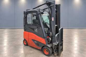 Használt targonca LINDE E 20 PH - 02 /58689/ ELEKTRO VIERRADFRONTSTAPLER (13065561) backdrop