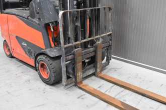 Használt targonca LINDE E 20 PH - 02 /58690/ ELEKTRO VIERRADFRONTSTAPLER (13065562)