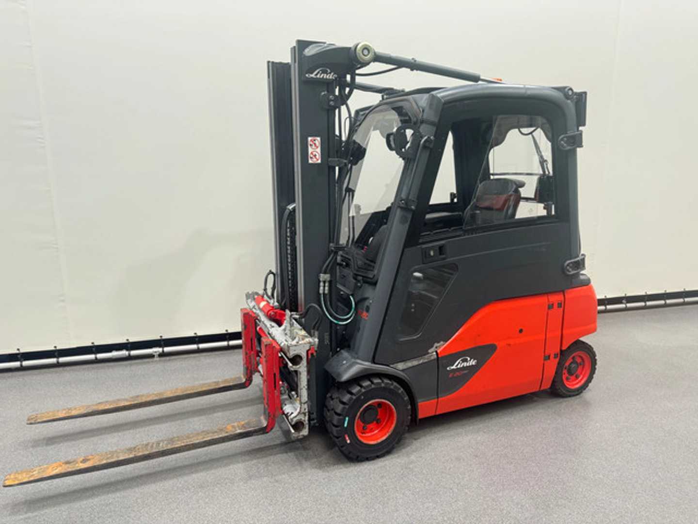 Használt targonca LINDE E 20 PL-02 ELEKTRO VIERRADFRONTSTAPLER (13071656)