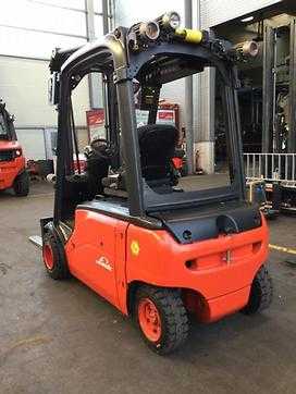 Használt targonca LINDE E 20 PL : 2,0t ELEKTRO VIERRADFRONTSTAPLER (12888234)