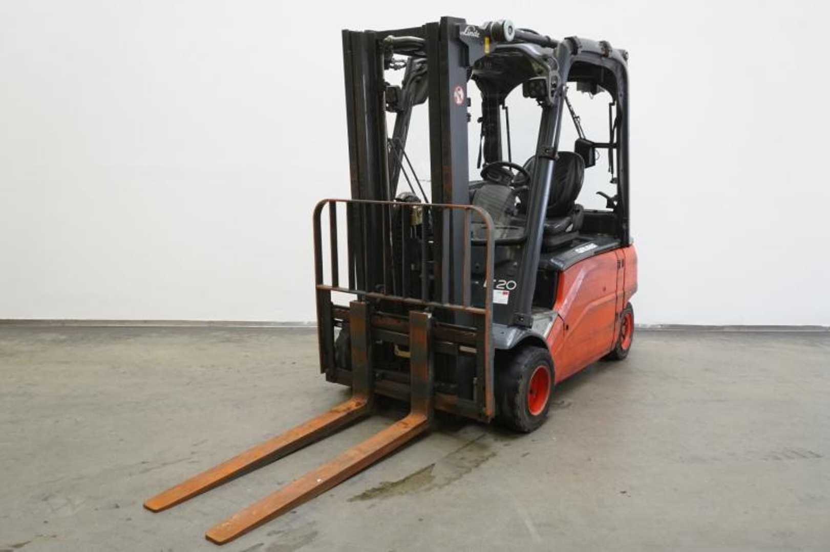 Használt targonca LINDE E 20 PL 386 ELEKTRO VIERRADFRONTSTAPLER (13027090)