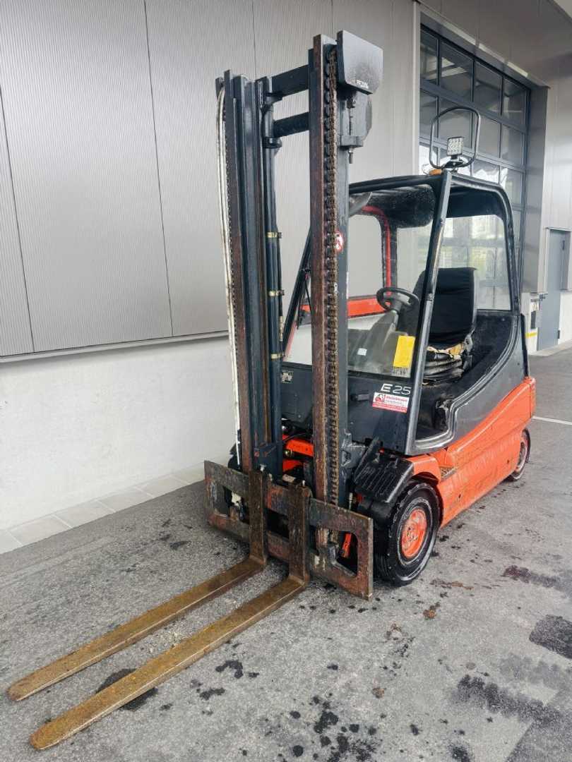 Használt targonca LINDE E 25-01 defekt / not running ELEKTRO VIERRADFRONTSTAPLER (13074822)