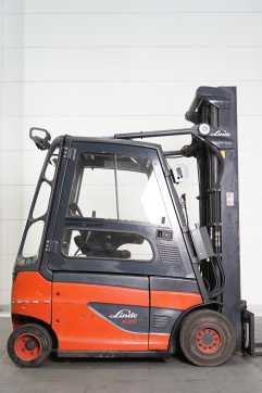 Használt targonca LINDE E 25 387 ELEKTRO VIERRADFRONTSTAPLER (13071947)