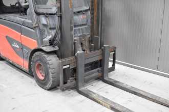Használt targonca LINDE E 25 L - 01 /58846/ ELEKTRO VIERRADFRONTSTAPLER (13066187)