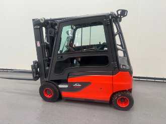 Használt targonca LINDE E 25 L-01 nieuwe accu ELEKTRO VIERRADFRONTSTAPLER (13074805)