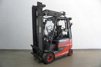 Használt targonca LINDE E 30/600 H 387 ELEKTRO VIERRADFRONTSTAPLER (12976085) backdrop
