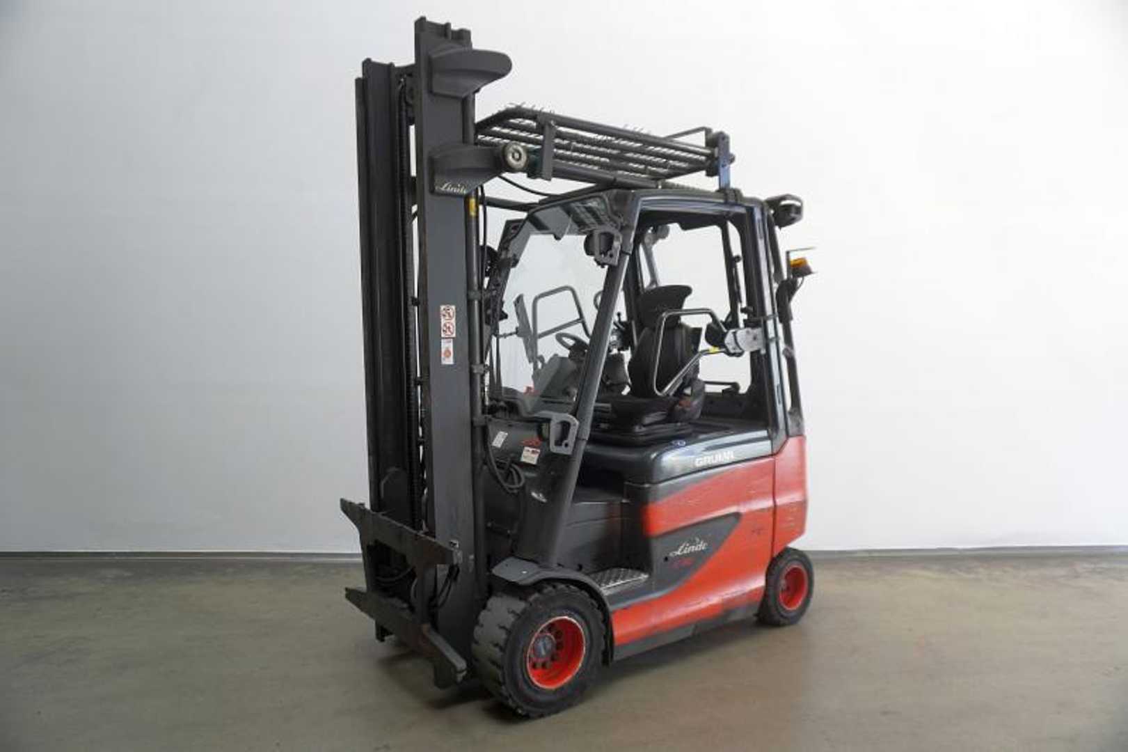 Használt targonca LINDE E 30/600 H 387 ELEKTRO VIERRADFRONTSTAPLER (12976085)