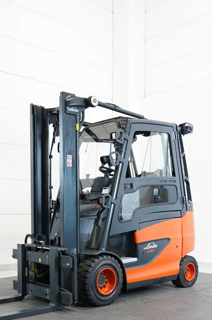 Használt targonca LINDE E 30/600 H 387 ELEKTRO VIERRADFRONTSTAPLER (13049629)