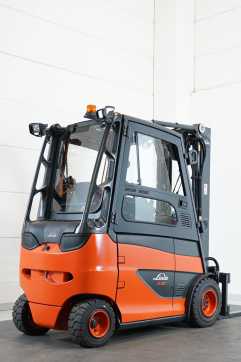 Használt targonca LINDE E 30/600 H 387 ELEKTRO VIERRADFRONTSTAPLER (13049629)