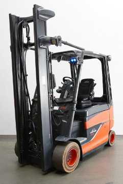 Használt targonca LINDE E 30/600 HL 387 ELEKTRO VIERRADFRONTSTAPLER (12891806) backdrop