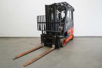 Használt targonca LINDE E 30/600 HL 387 ELEKTRO VIERRADFRONTSTAPLER (13034568) backdrop