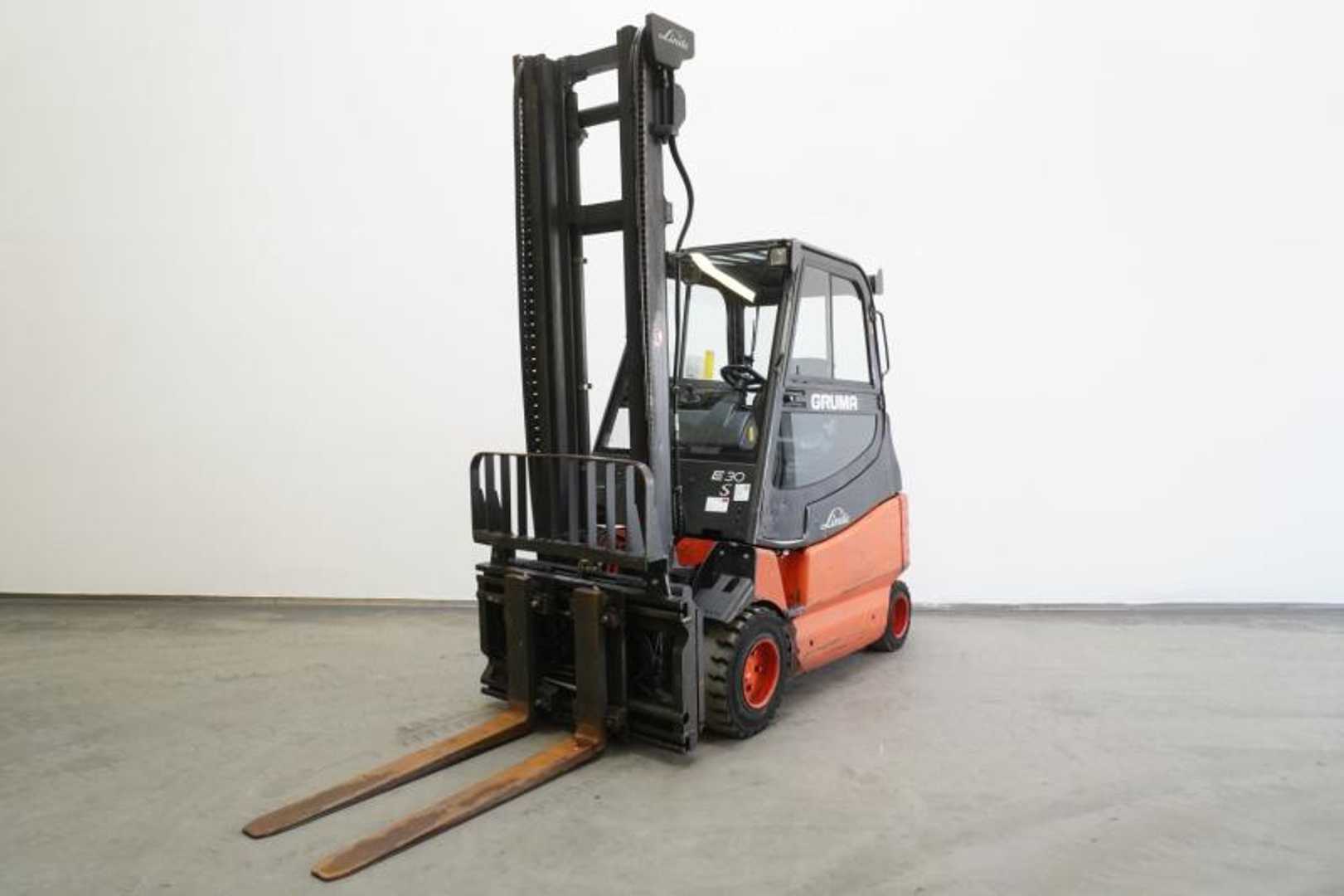 Használt targonca LINDE E 30/600 S 336-03 ELEKTRO VIERRADFRONTSTAPLER (13015538)