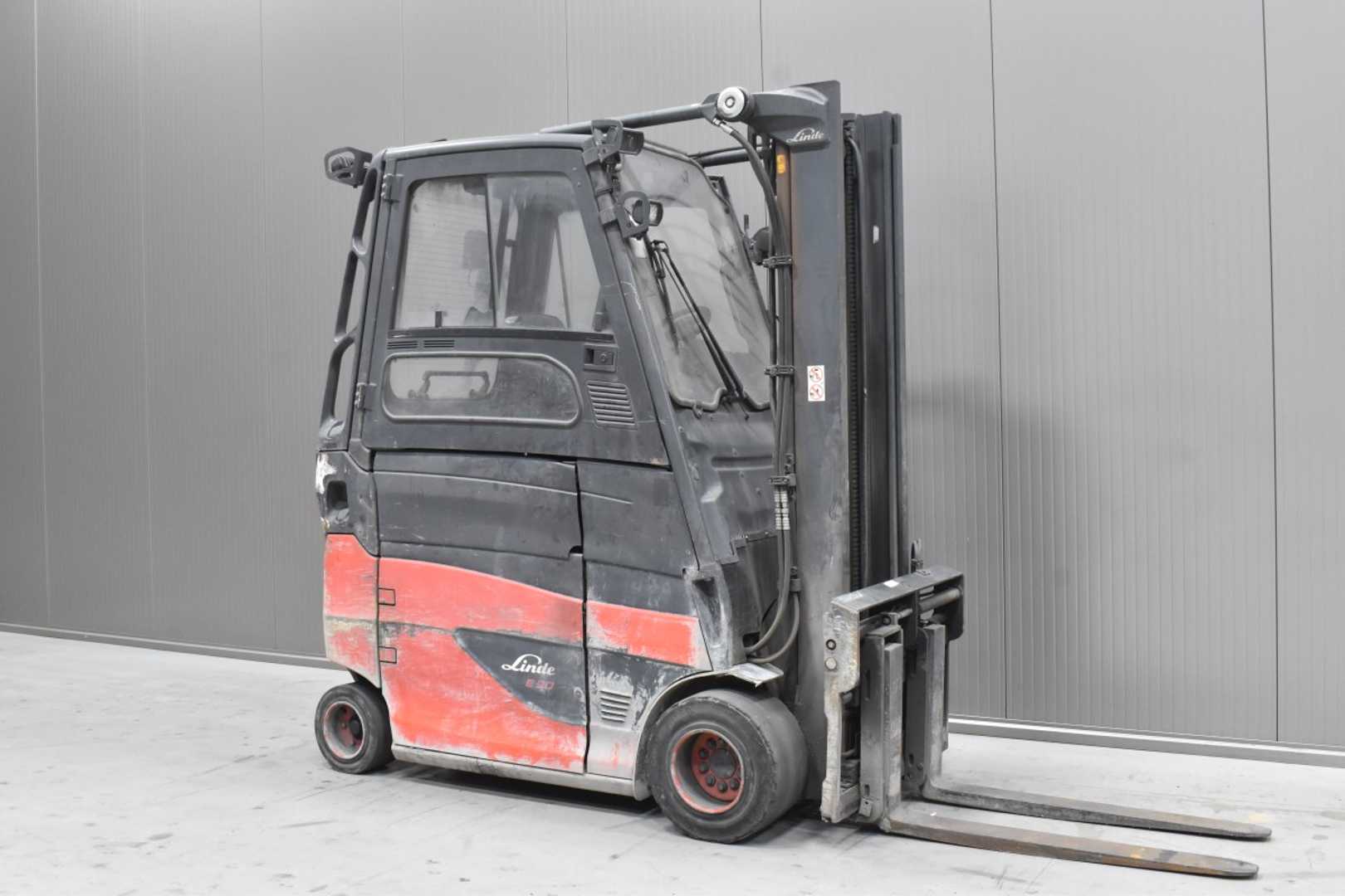 Használt targonca LINDE E 30 HL/600 - 01 /58536/ ELEKTRO VIERRADFRONTSTAPLER (13063171)