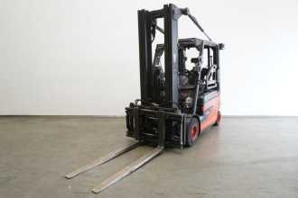 Használt targonca LINDE E 30 L 387 ELEKTRO VIERRADFRONTSTAPLER (13053756) backdrop