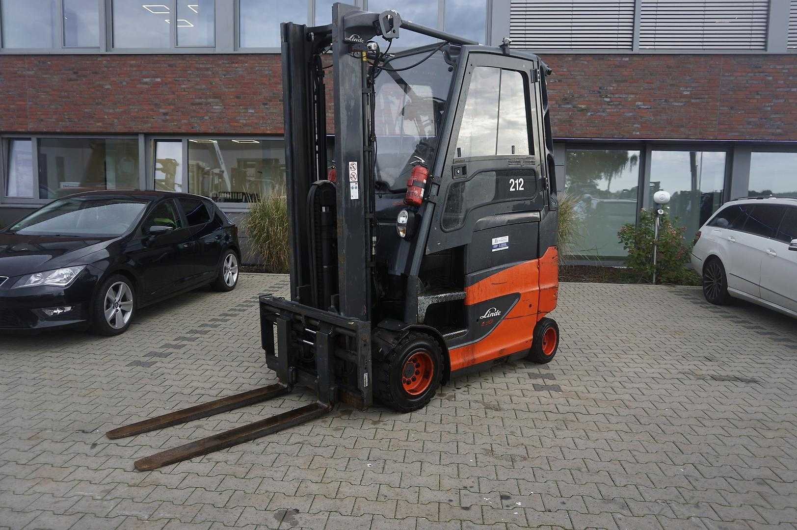 Használt targonca LINDE E 30H-01/600 - 2018er ELEKTRO VIERRADFRONTSTAPLER (13066173)