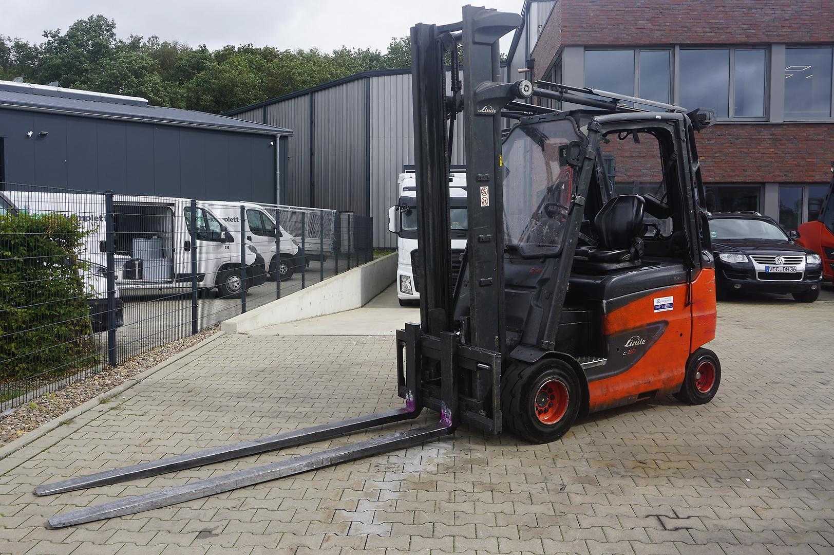 Használt targonca LINDE E 30H-01/600 - 2019er ELEKTRO VIERRADFRONTSTAPLER (13065888)
