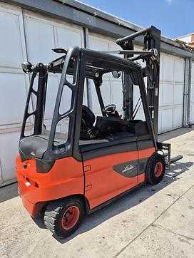 Használt targonca LINDE E 30L-01 ELEKTRO VIERRADFRONTSTAPLER (13025281)