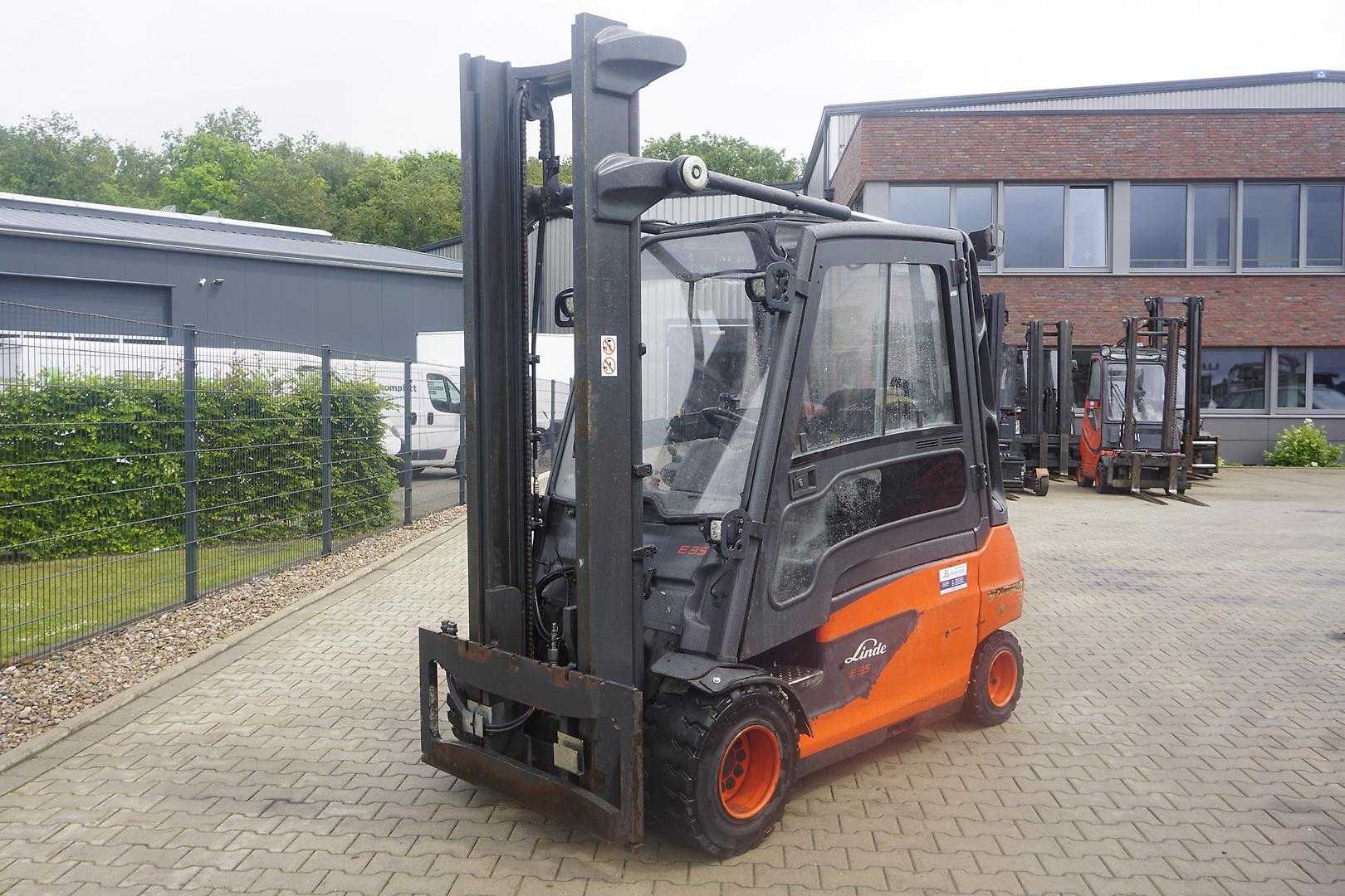 Használt targonca LINDE E 35L-01 - 2020er ELEKTRO VIERRADFRONTSTAPLER (13049557)