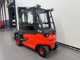 Használt targonca LINDE E 45 HL-01/600 ELEKTRO VIERRADFRONTSTAPLER (13057602)