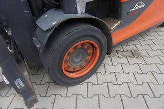 Használt targonca LINDE E 50HL-01/600 - Nur 3.363 Stunden ELEKTRO VIERRADFRONTSTAPLER (13049910)