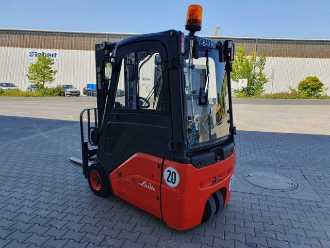 Használt targonca LINDE E14 - 01 / Triplex: 4.10m! / SS / nur 1.003h! ELEKTRO VIERRADFRONTSTAPLER (13024692)