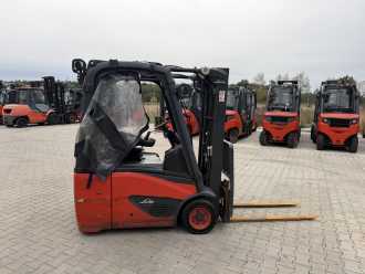 Használt targonca LINDE E14-02 ELEKTRO DREIRADFRONTSTAPLER (13073243)