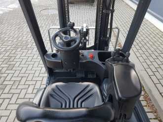 Használt targonca LINDE E14 ELEKTRO DREIRADFRONTSTAPLER (12998281)