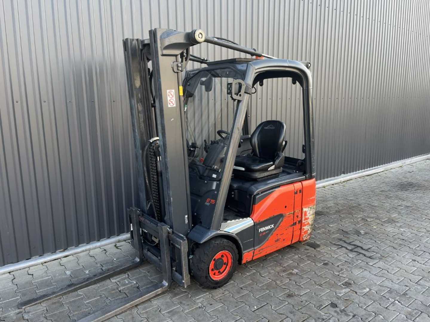 Használt targonca LINDE E15-02 ELEKTRO DREIRADFRONTSTAPLER (12987489)