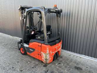 Használt targonca LINDE E15-02 ELEKTRO DREIRADFRONTSTAPLER (12987489)