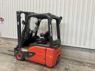 Használt targonca LINDE E16-02 ELEKTRO DREIRADFRONTSTAPLER (13040759)