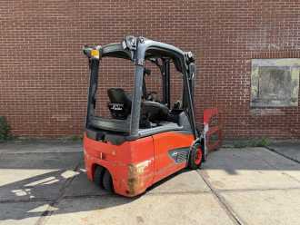 Használt targonca LINDE E16-02 ELEKTRO DREIRADFRONTSTAPLER (13061247)