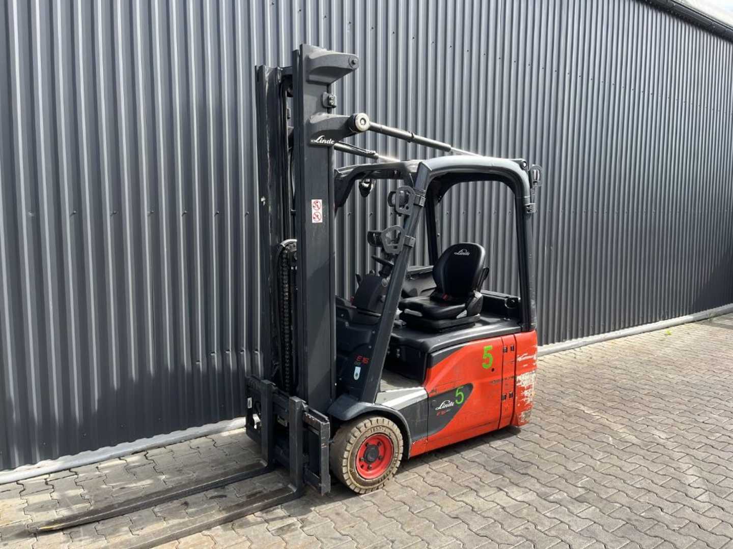Használt targonca LINDE E16-02 ELEKTRO DREIRADFRONTSTAPLER (13063486)