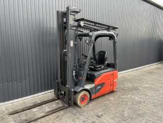 Használt targonca LINDE E16-02 ELEKTRO DREIRADFRONTSTAPLER (13068802) backdrop